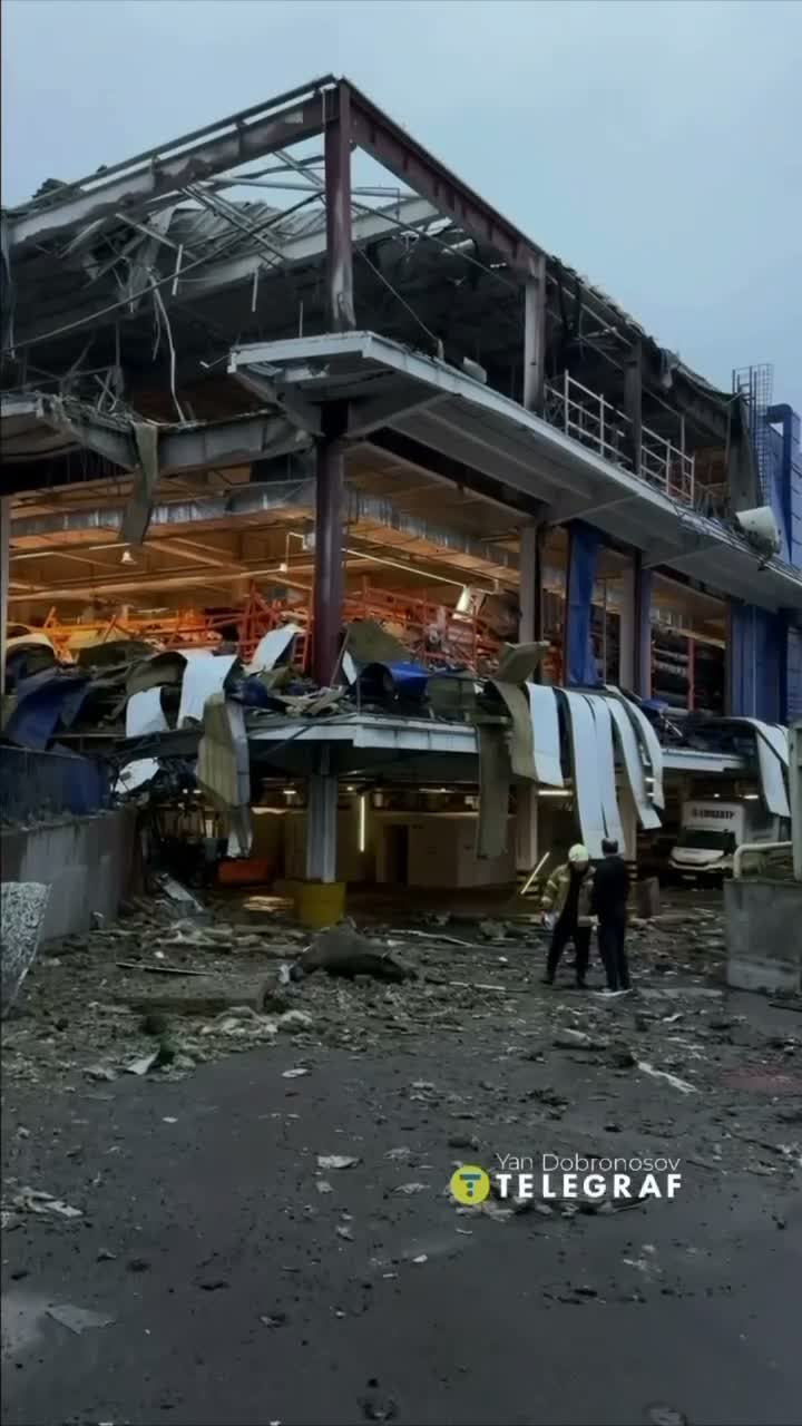 Epicentr mall in Pochaina neighborghoud of Kyiv was destroyed as result of Russian strikes