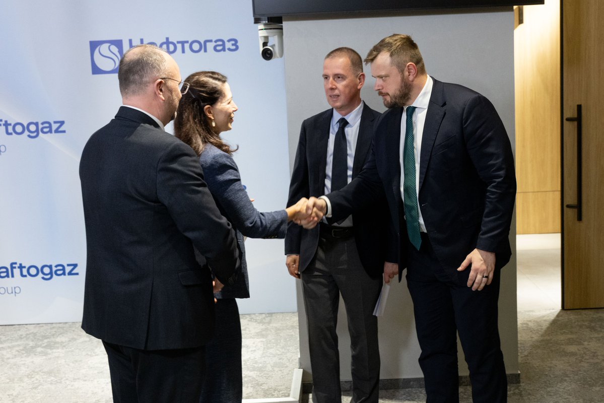 El 26 de octubre, el Departamento de Estado de EE. UU. y Naftogaz firmaron un Memorándum de Entendimiento para ampliar la cooperación, abriendo nuevas oportunidades para las empresas estadounidenses en el sector de petróleo y gas de Ucrania.